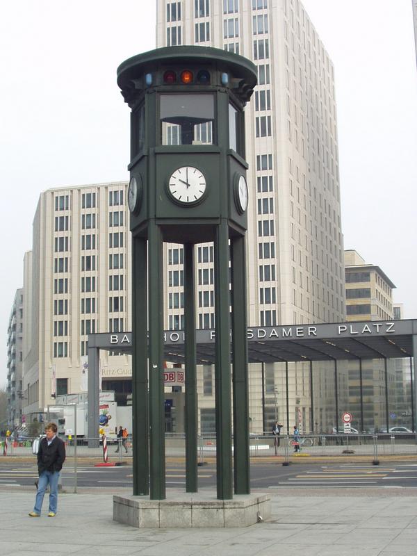 Ampel am Potsdamerplatz (2 orange)